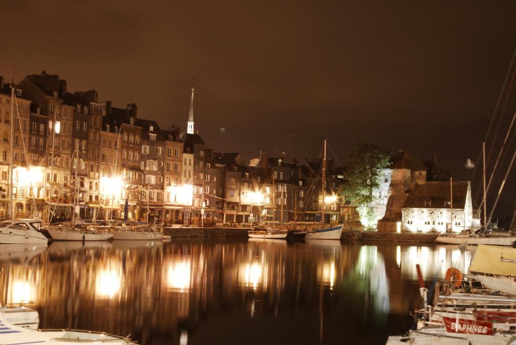 Chez Fifille Appartement Dans Honfleur Parking Prive Bagian luar foto